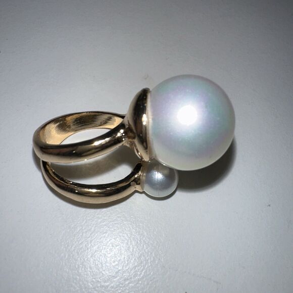 Multi Three white pearls floating gold tone band ring 6.25 - Picture 5 of 7